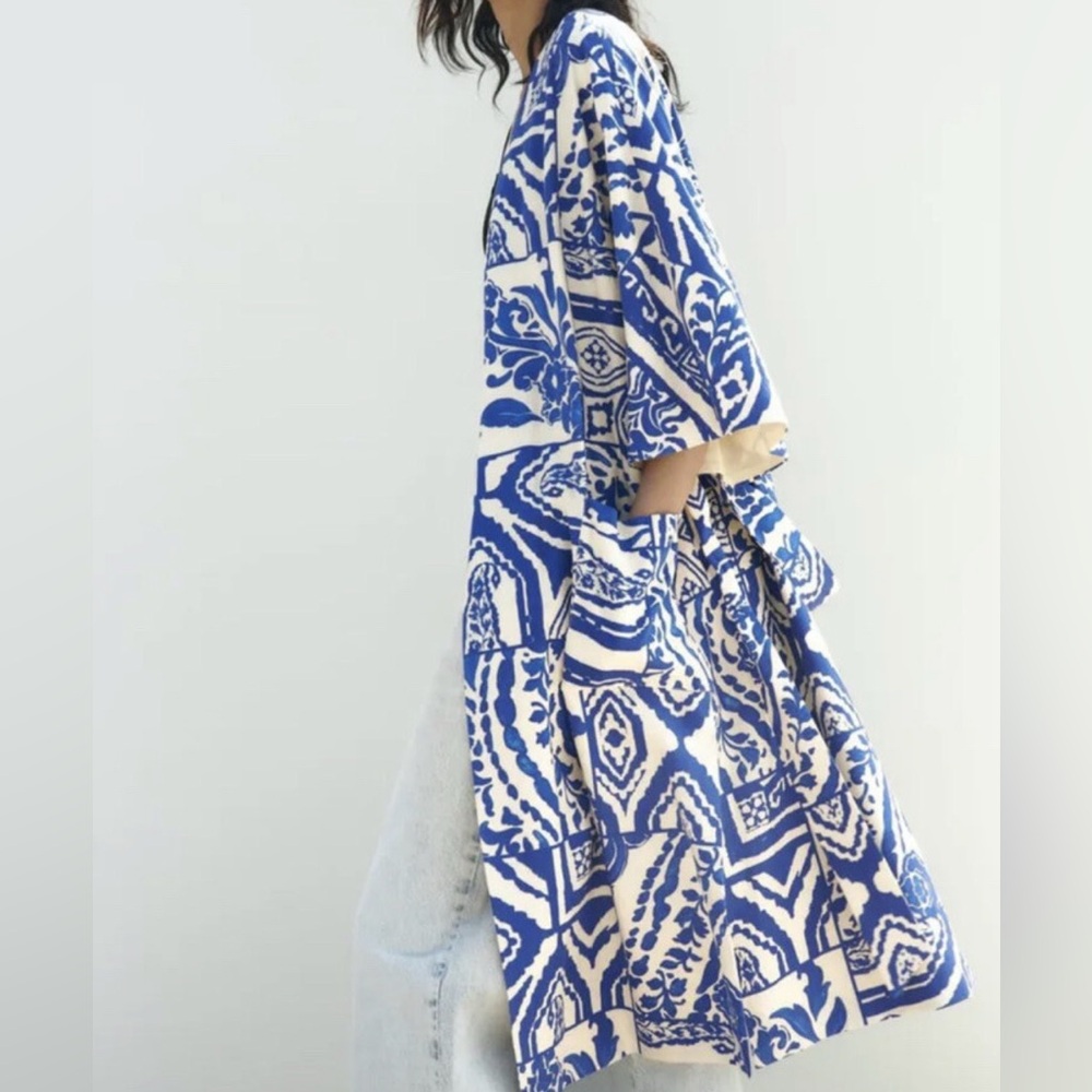 Zara Blue and Cream Patterned Kimono Robe